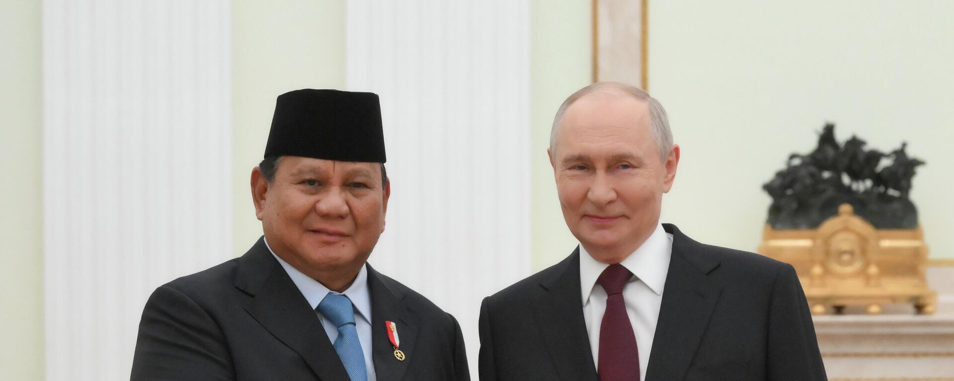Tổng thống Nga Vladimir Putin gặp Tổng thống Indonesia Prabowo Subianto - Sputnik Türkiye, 1920, 14.04.2026