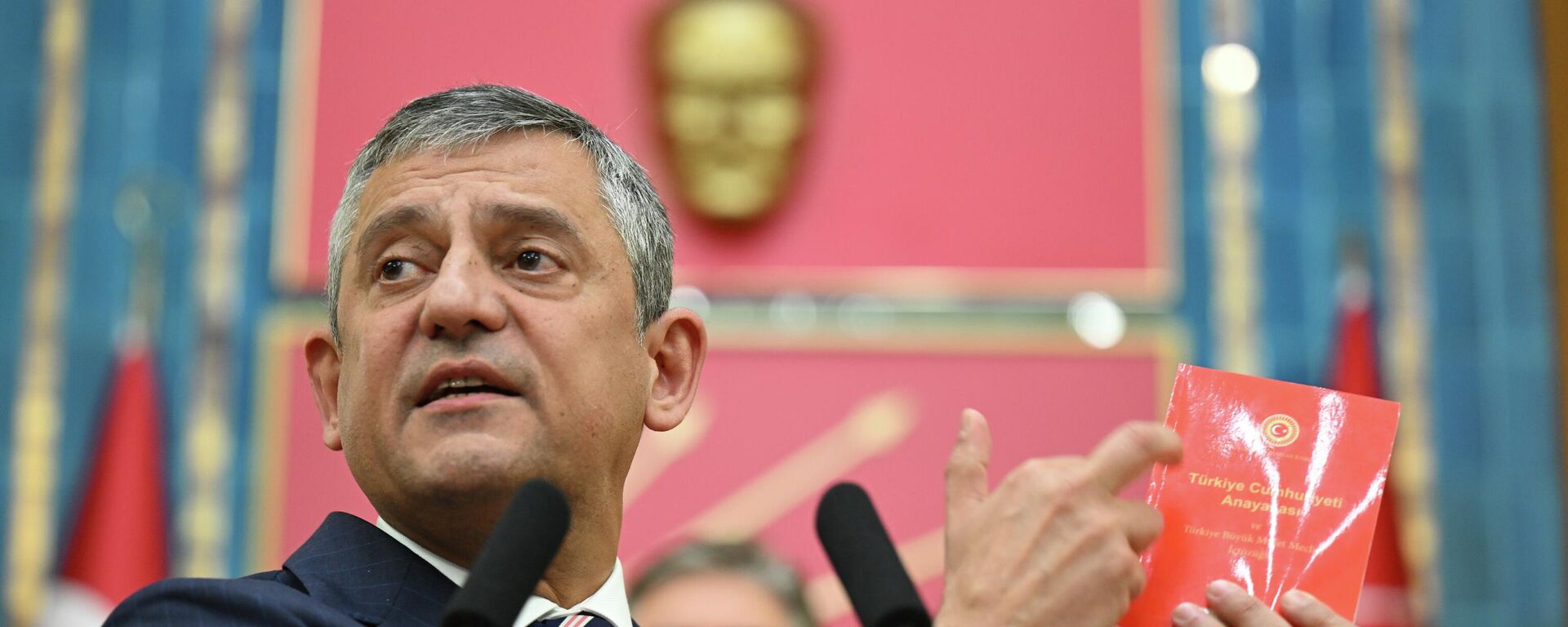 Özgür Özel - Sputnik Türkiye, 1920, 14.04.2026