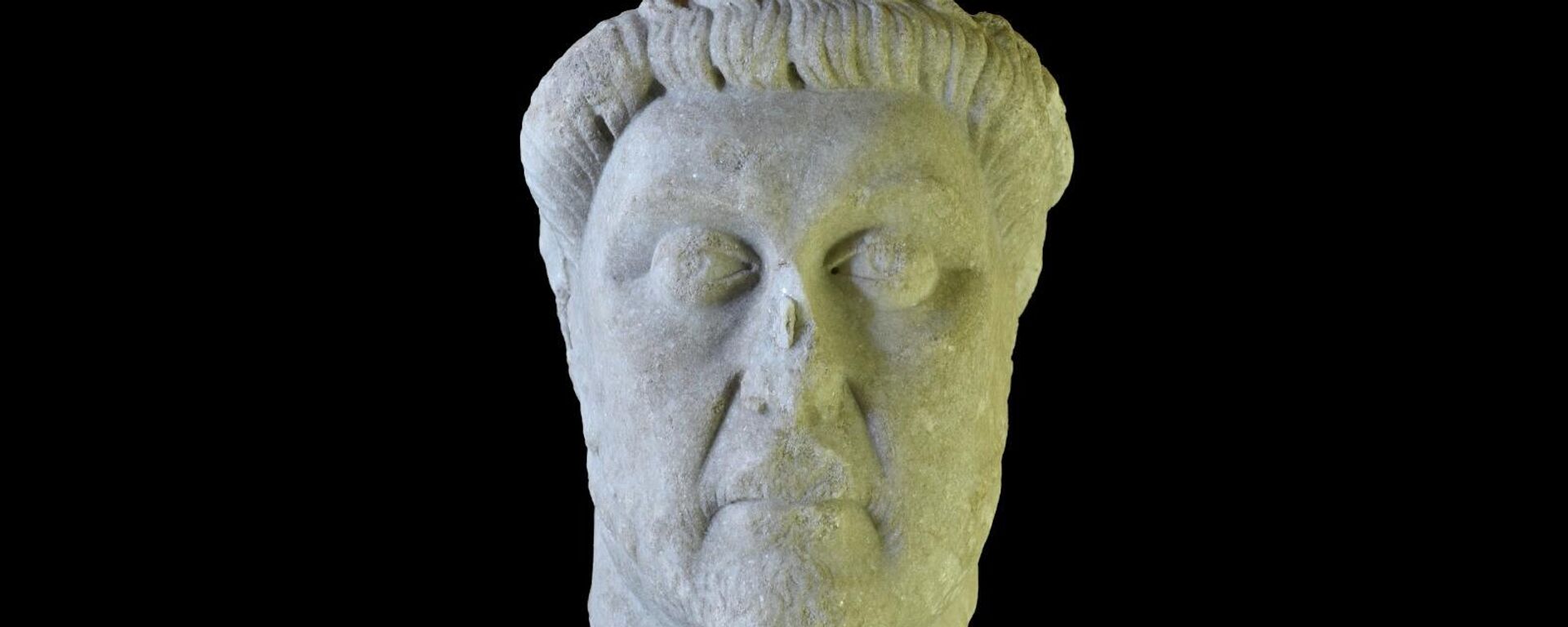 Smyrna Antik Kenti kökenli mermer heykel başının - Sputnik Türkiye, 1920, 15.04.2026