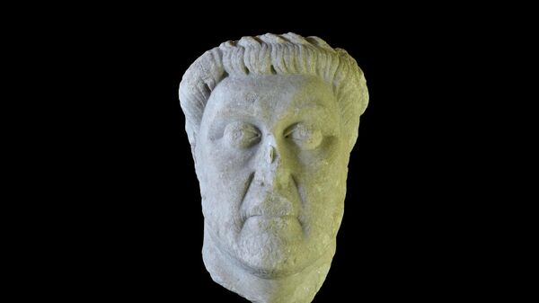 Smyrna Antik Kenti kökenli mermer heykel başının - Sputnik Türkiye