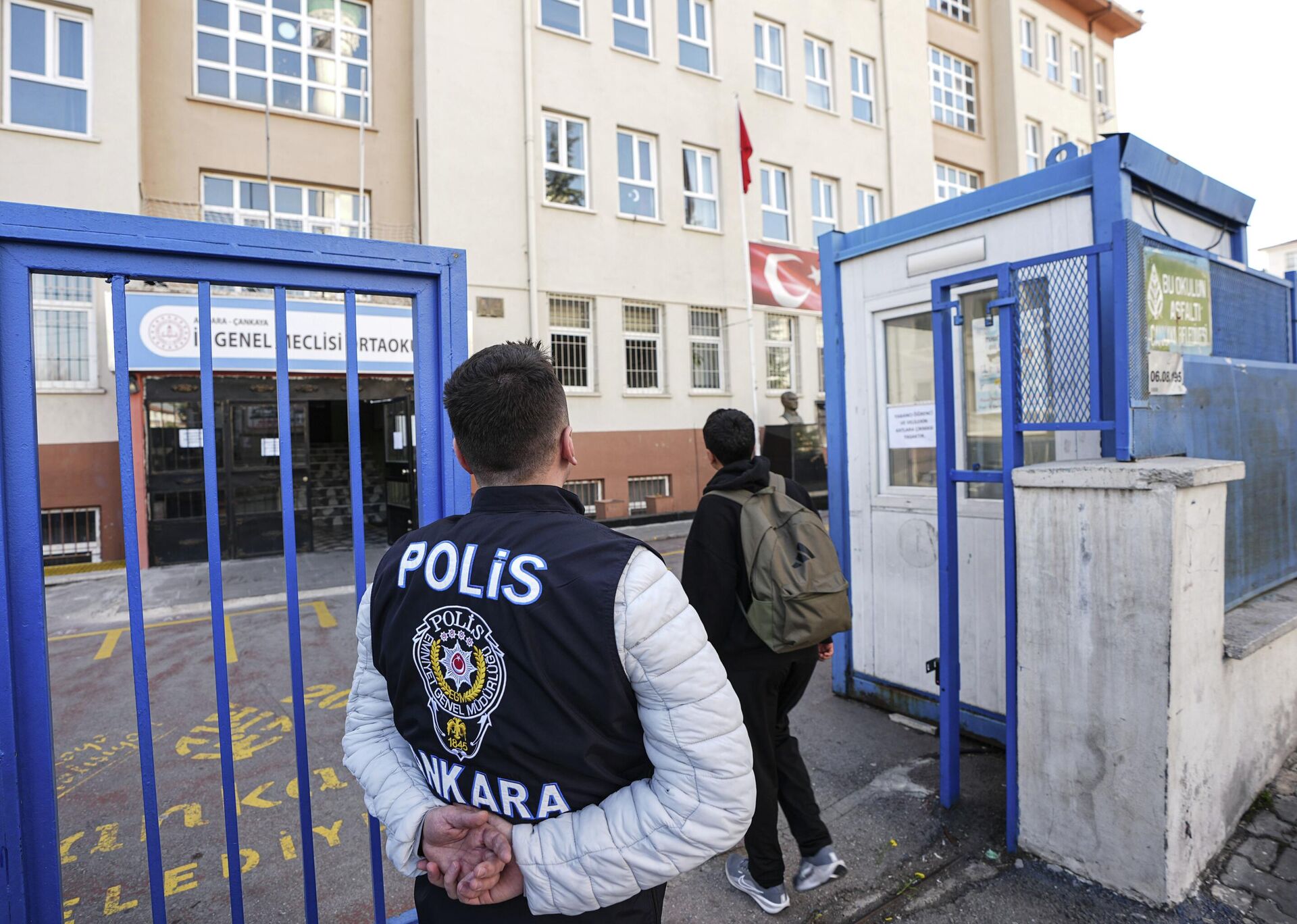 okul güvenlik  - Sputnik Türkiye, 1920, 16.04.2026