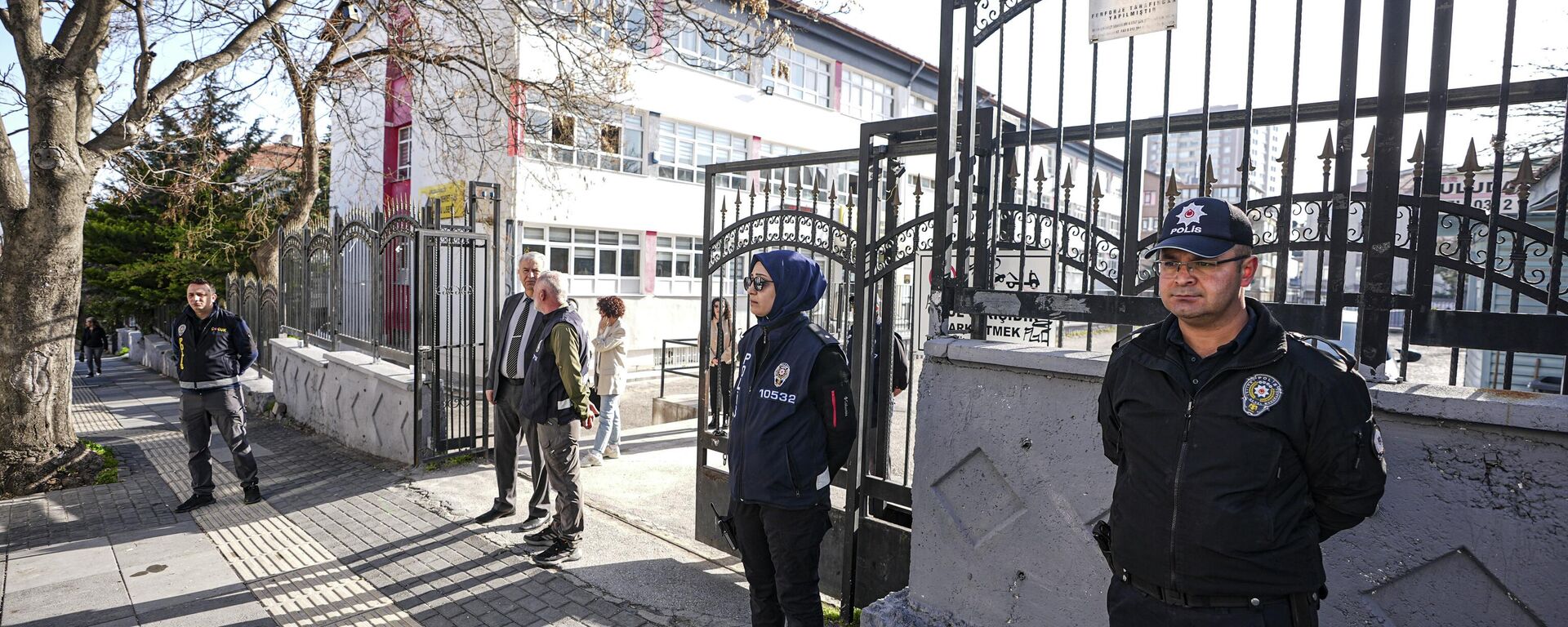 okul güvenlik  - Sputnik Türkiye, 1920, 16.04.2026