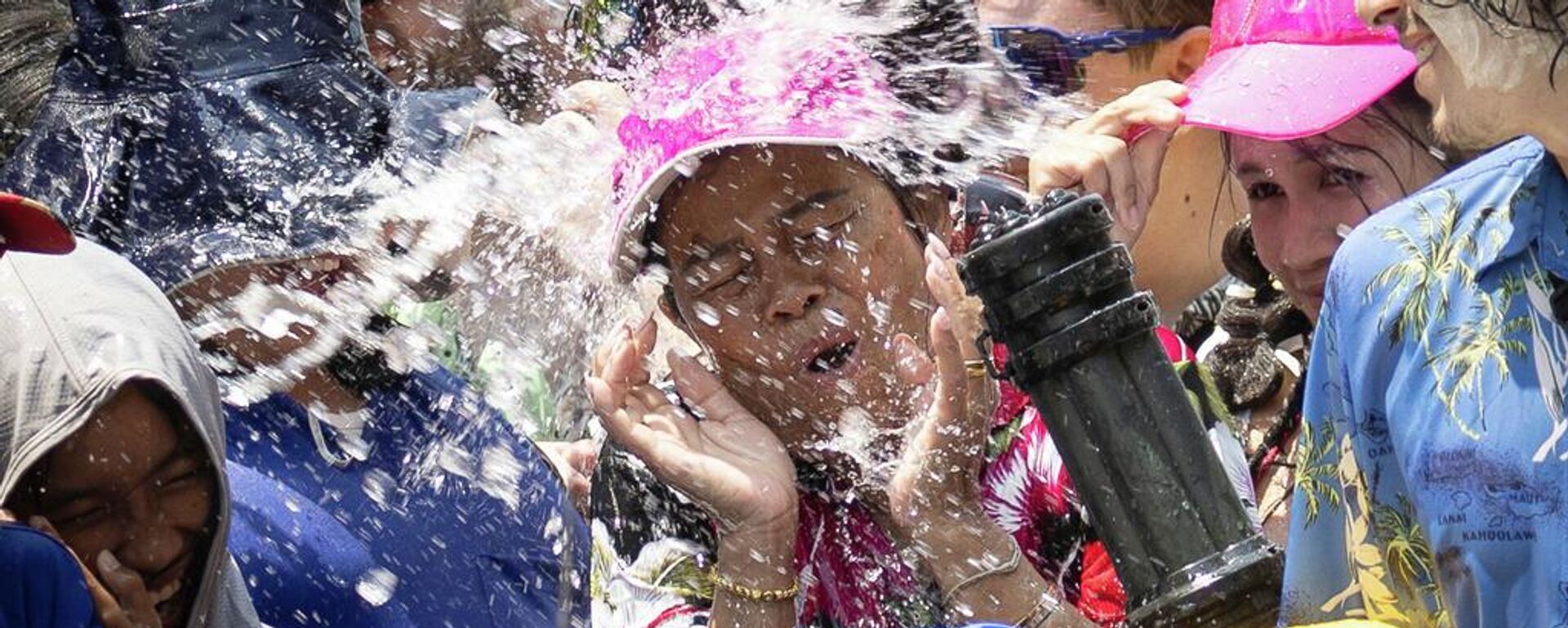 Tayland’da düzenlenen dünyanın en büyük su savaşında 191 kişi öldü - Sputnik Türkiye, 1920, 16.04.2026