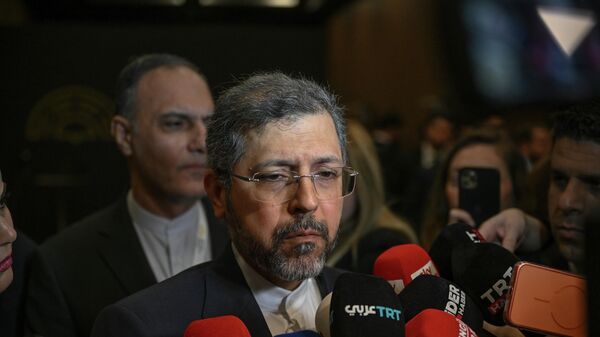 İran, yeniden savaşa dönüşü tetiklediği için geçici ateşkesi kabul etmediklerini belirtti - Sputnik Türkiye