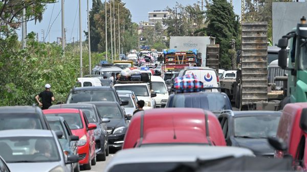 Ateşkesin ardından binlerce Lübnanlı güneye doğru dönüş yapmaya başladı - Sputnik Türkiye