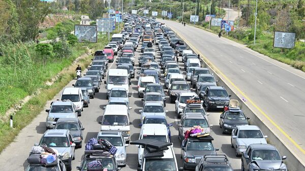 Ateşkesin ardından binlerce Lübnanlı güneye doğru dönüş yapmaya başladı - Sputnik Türkiye