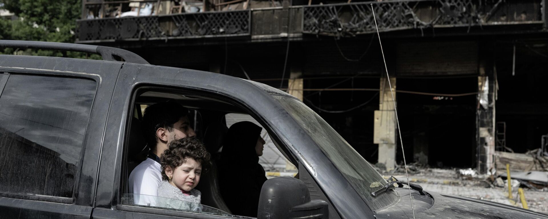 İsrail'in saldırılarıyla yerinden edilen Lübnanlar, geçici ateşkesle evlerine dönmeye başladı - Sputnik Türkiye, 1920, 17.04.2026