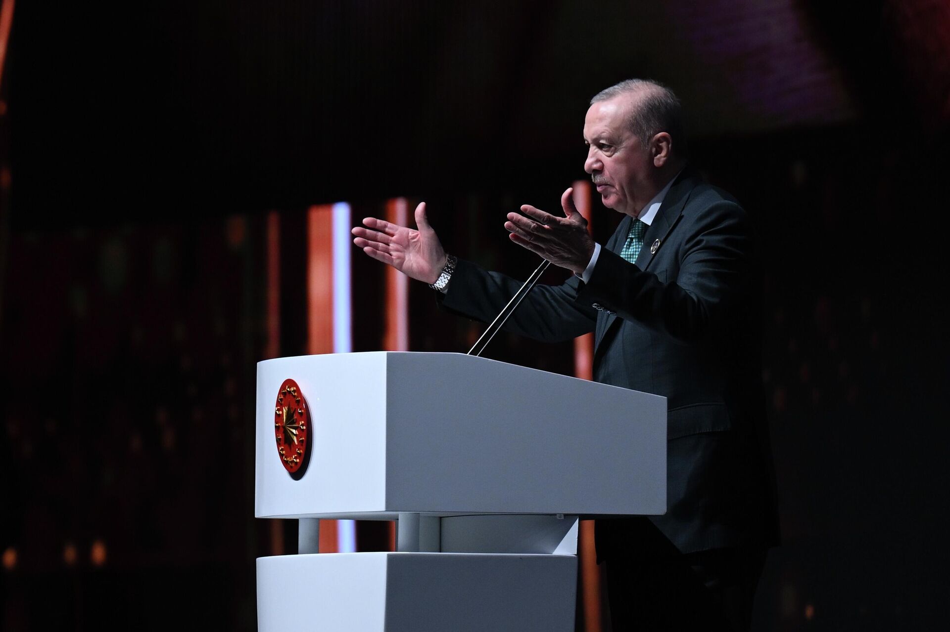 Cumhurbaşkanı Recep Tayyip Erdoğan, Belek Turizm Merkezi'ndeki NEST Kongre ve Fuar Merkezinde gerçekleştirilen Antalya Diplomasi Forumu”nun resmi açılış törenine katılarak konuşma yaptı.
 - Sputnik Türkiye, 1920, 17.04.2026