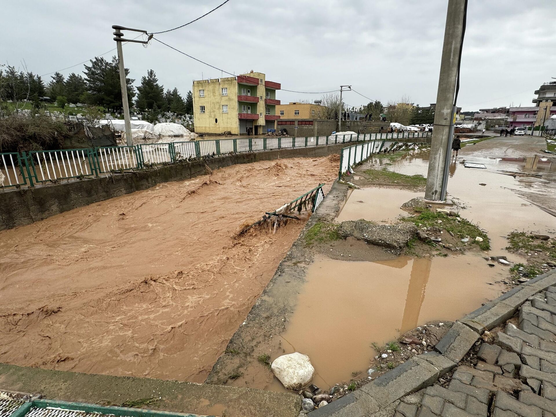 Siirt ve Kurtalan'da sağanak hayatı olumsuz etkiledi
 - Sputnik Türkiye, 1920, 19.04.2026