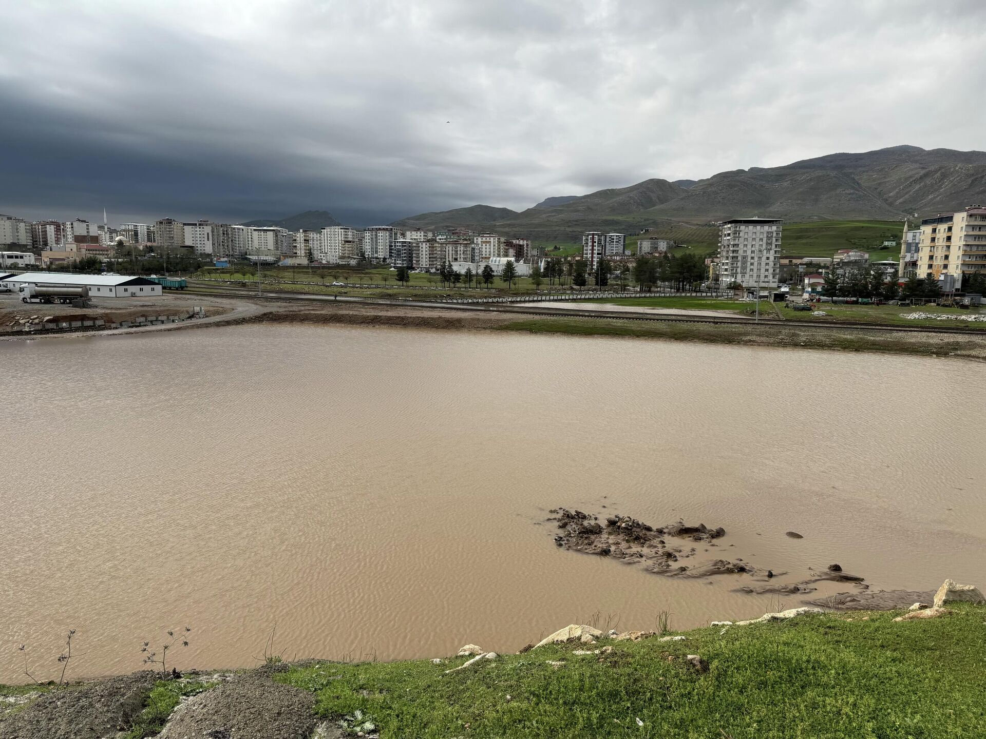 Siirt ve Kurtalan'da sağanak hayatı olumsuz etkiledi
 - Sputnik Türkiye, 1920, 19.04.2026