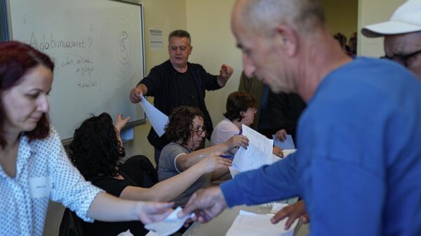 Bulgaristan'daki seçimler için İzmir'deki sandıklarda çifte vatandaşlar oy kullandı - Sputnik Türkiye