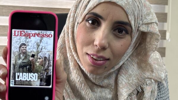 L’Espresso dergisinin kapağına taşıdığı fotoğraftaki Filistinli avukat Miad Ebu’l-Rub - Sputnik Türkiye