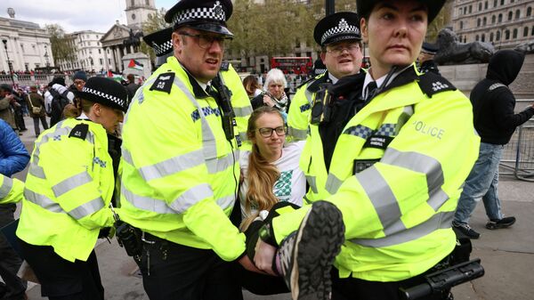 ingiltere'de protestolar sırasında gözaltı - Sputnik Türkiye