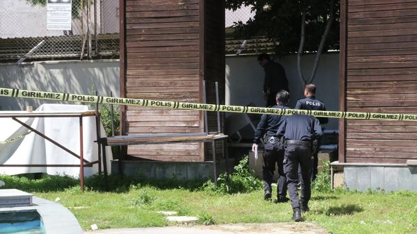 Antalya'da reklam panosunda ceset bulundu - Sputnik Türkiye