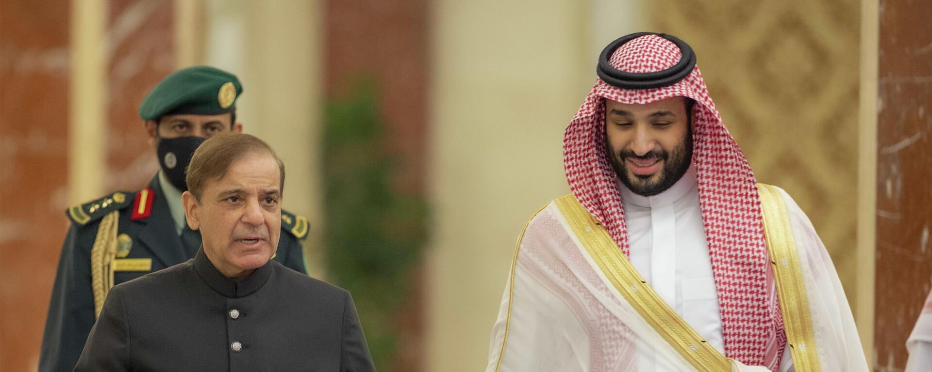 Pakistan Başbakanı Şahbaz Şerif - Suudi Arabistan Veliaht Prensi Muhammed bin Selman - Sputnik Türkiye, 1920, 21.04.2026