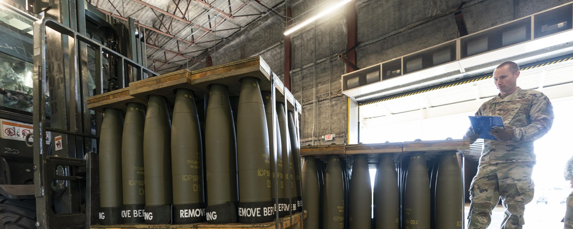 Погрузка военной помощи для Украины на авиабазе Довер, США. Архивное фото - Sputnik Türkiye, 1920, 21.04.2026