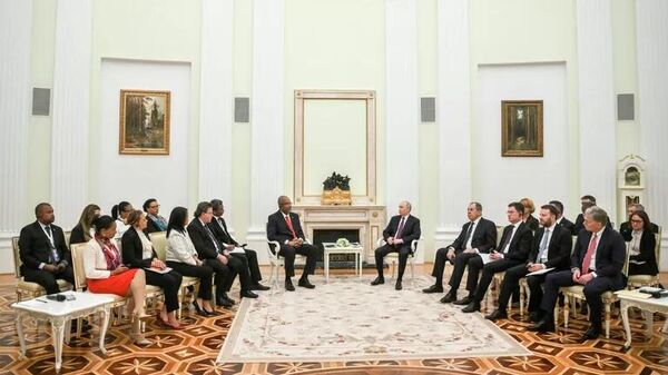 Putin, Seyşeller Cumhurbaşkanı Ermini ile ikili işbirliğini görüştü - Sputnik Türkiye