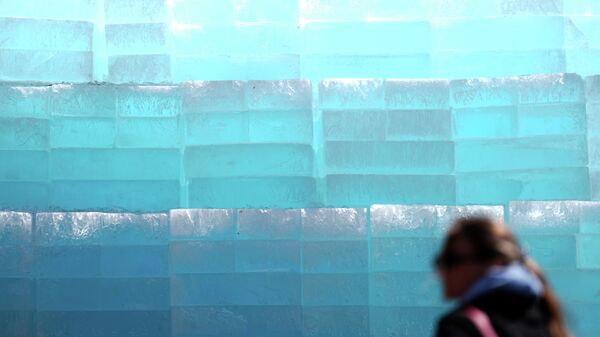 Drake’in 'Iceman' albümü için kentin ortasında dev buz heykeli konuldu - Sputnik Türkiye