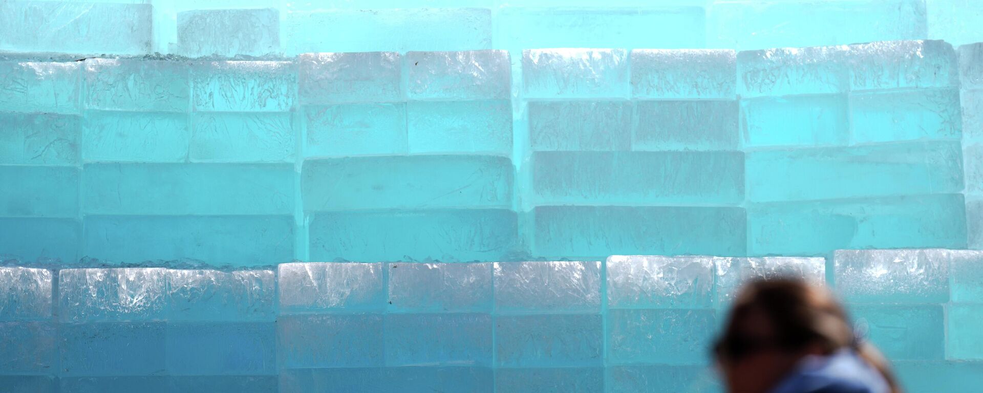 Drake’in 'Iceman' albümü için kentin ortasında dev buz heykeli konuldu - Sputnik Türkiye, 1920, 23.04.2026