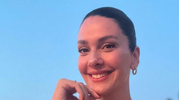 Bergüzar Korel sosyal medya  - Sputnik Türkiye