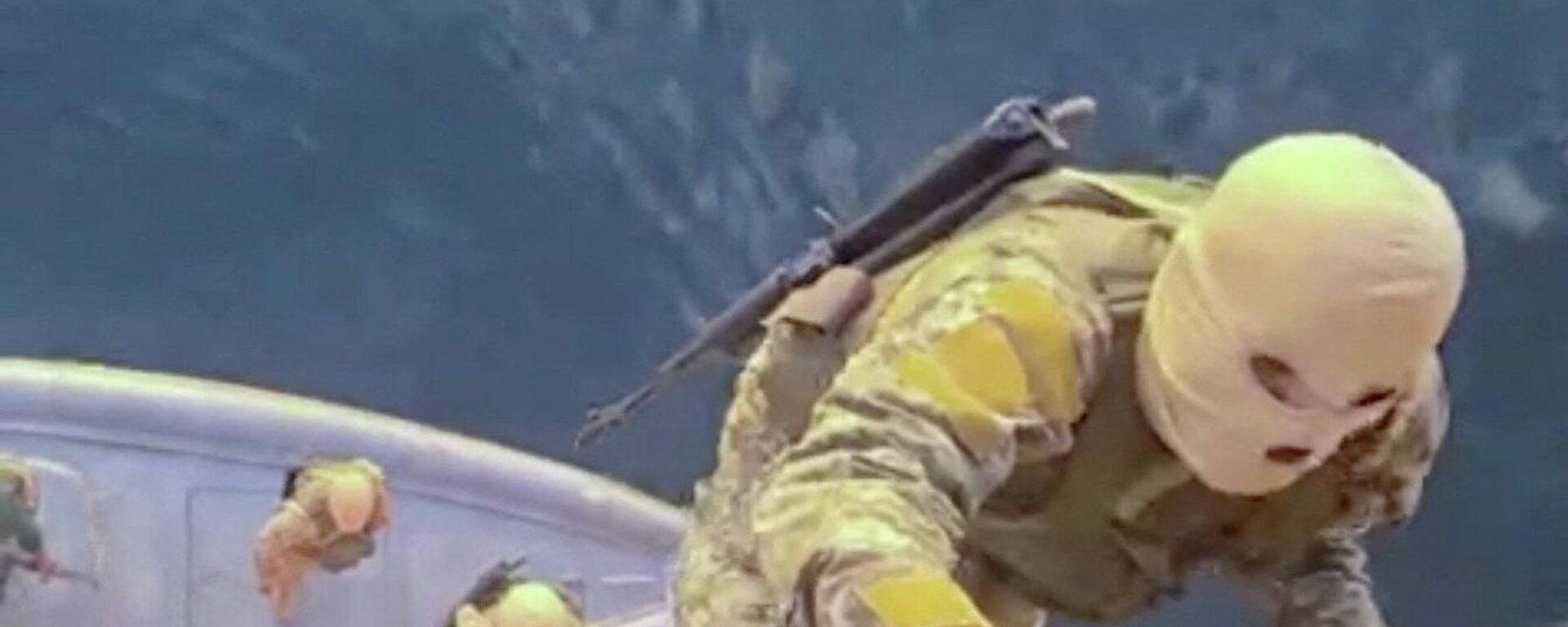 İran Devlet Televizyonunda yayınlanan, gemilerin ele geçirilme anları - Sputnik Türkiye, 1920, 23.04.2026