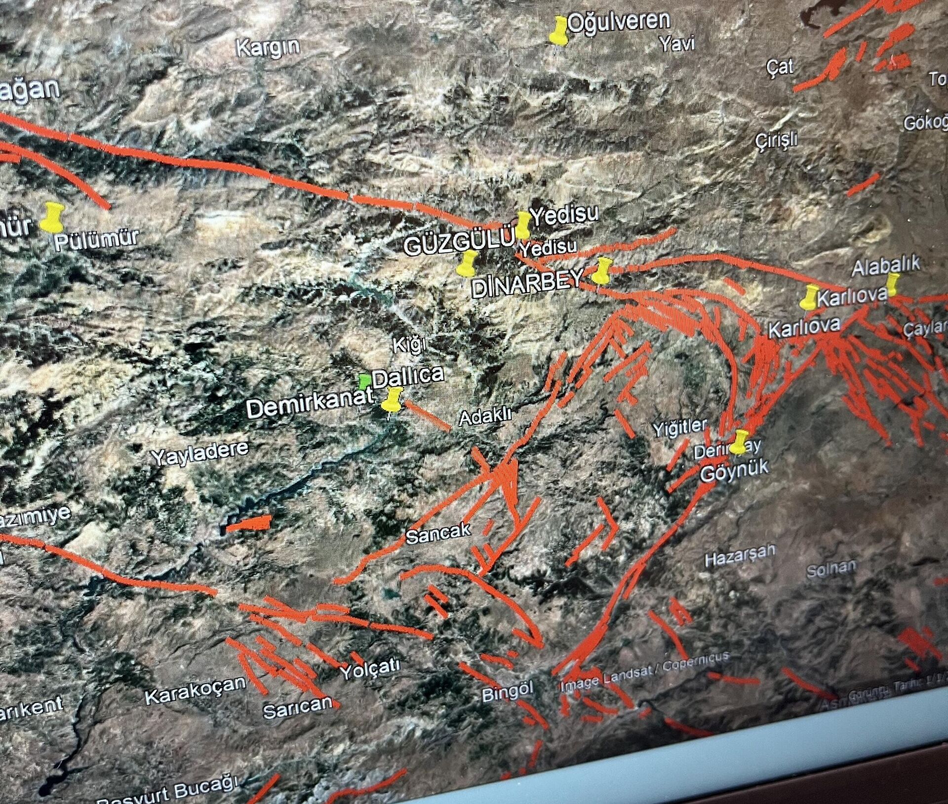 Bingöl'ün Yedisu ilçesinde saat 08.01'de 4,4 büyüklüğünde deprem meydana geldi - Sputnik Türkiye, 1920, 26.04.2026