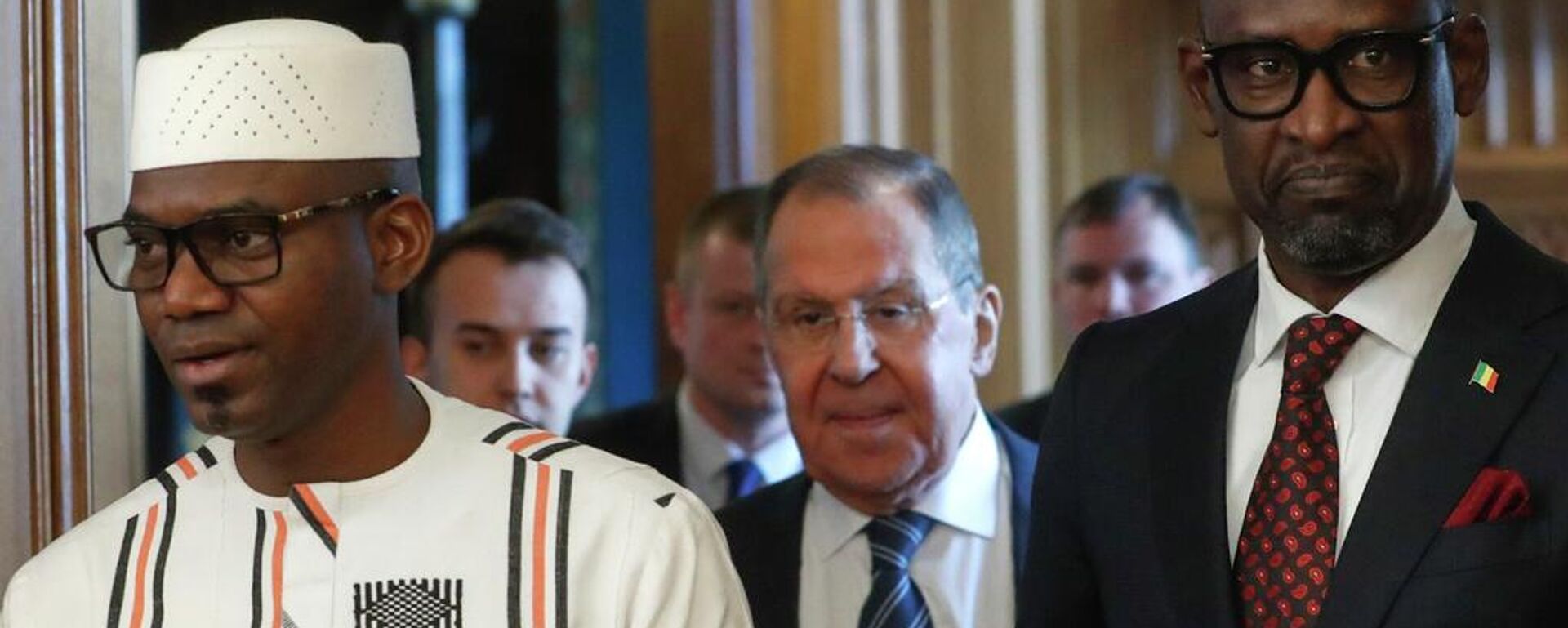 Mali Savunma Bakanı Sadio Camara (solda) - Sputnik Türkiye, 1920, 27.04.2026