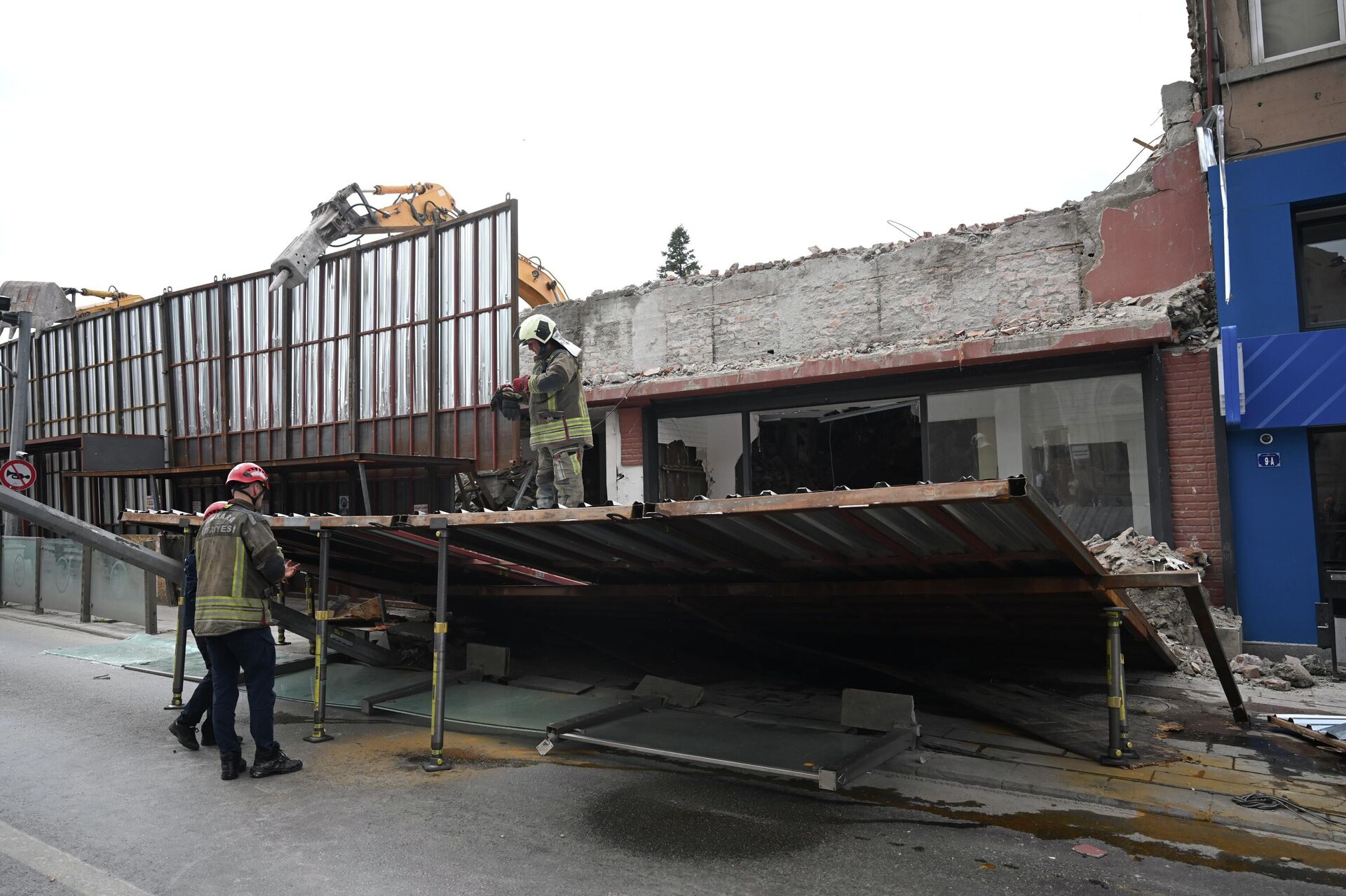 Ankara'da kontrollü yıkım esnasında platform çöktü - Sputnik Türkiye, 1920, 27.04.2026