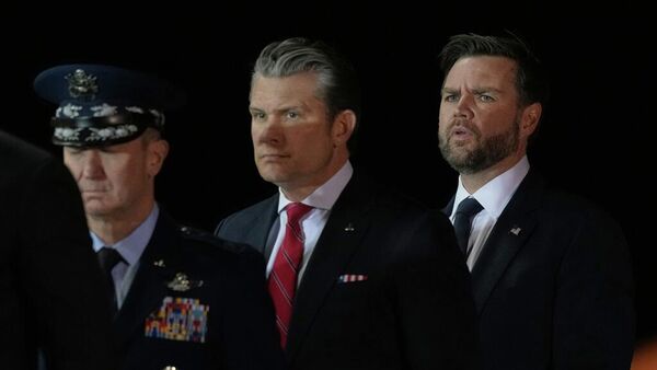 ABD Savunma Bakanı Pete Hegseth, ABD Başkan Yardımcısı JD Vance - Sputnik Türkiye