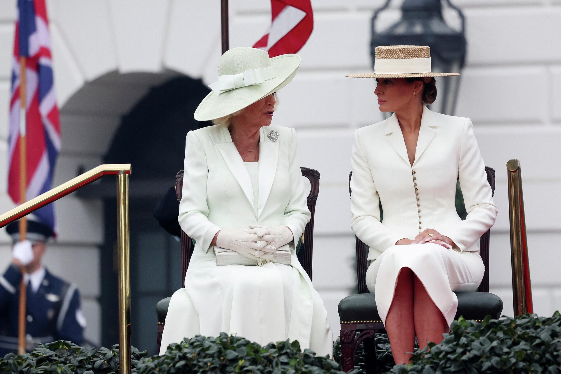 İngiltere Kraliçesi Camilla ve ABD first lady'si Melania Trump - Sputnik Türkiye, 1920, 28.04.2026