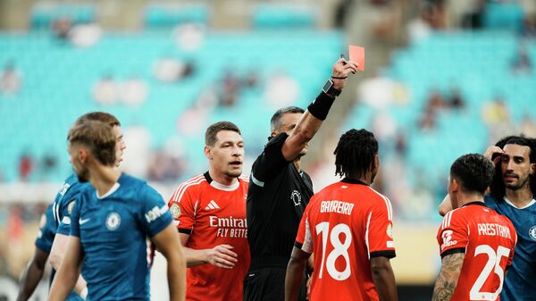 Ağzını kapatan oyunculara kırmızı kart - Sputnik Türkiye