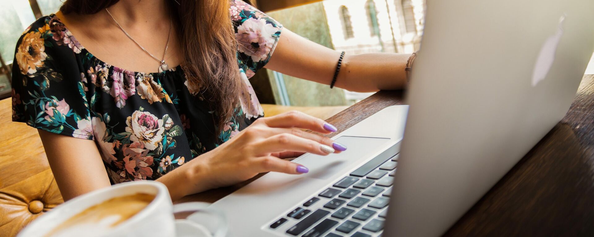 kadın çalışan temsili görsel  - Sputnik Türkiye, 1920, 29.04.2026