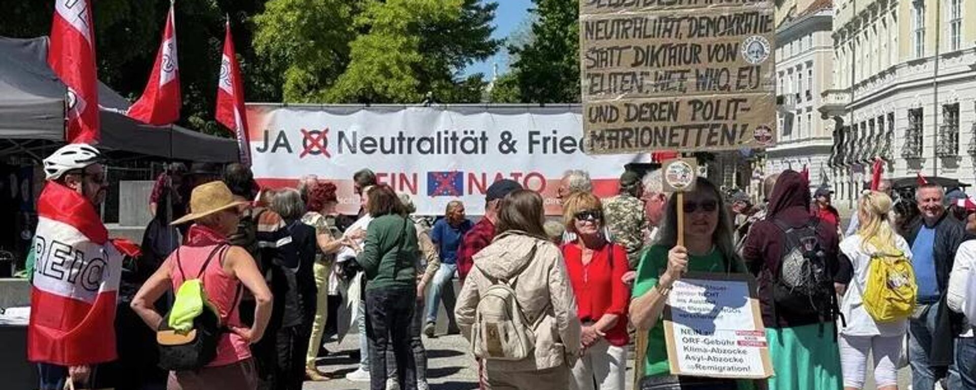 Viyana'da Ukrayna'ya verilen destek protesto edildi - Sputnik Türkiye, 1920, 02.05.2026