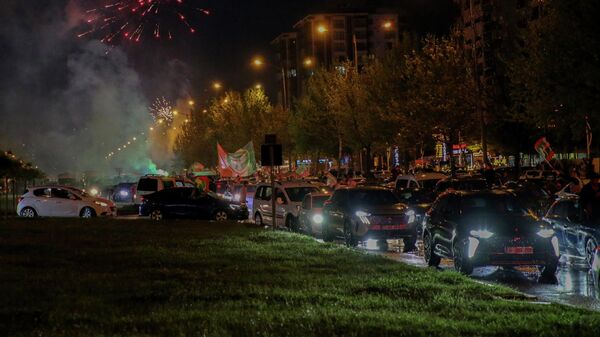 Amed Sportif Faaliyetler taraftarlar takımlarının Süper Lig'e çıkmasının sevincini yaşadı. - Sputnik Türkiye
