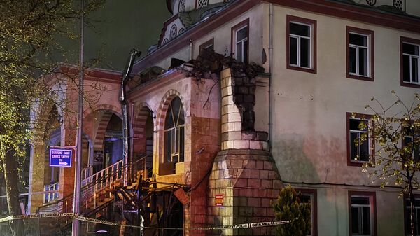 Elazığ'da yıldırımın isabet ettiği caminin minaresi yıkıldı - Sputnik Türkiye