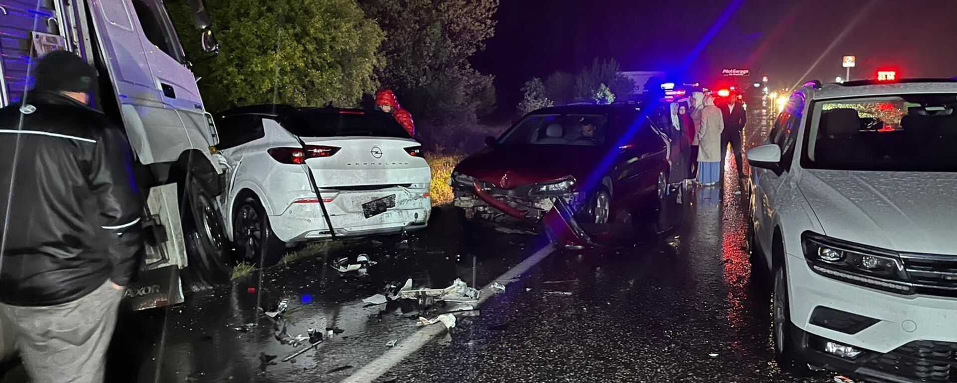 Uşak'ta 7 aracın karıştığı zincirleme trafik kazası - Sputnik Türkiye, 1920, 04.05.2026