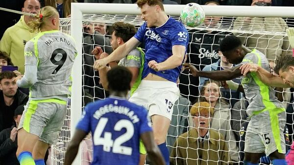 Manchester City, 6 gollü maçta Everton deplasmanından 1 puanla döndü - Sputnik Türkiye