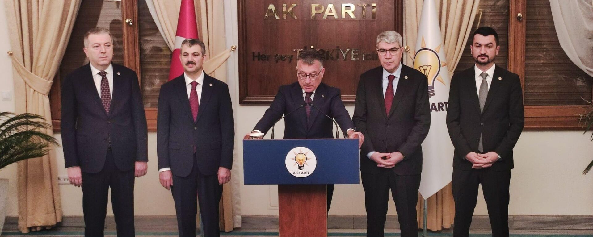 AK Parti Grup Başkanı Abdullah Güler, - Sputnik Türkiye, 1920, 05.05.2026