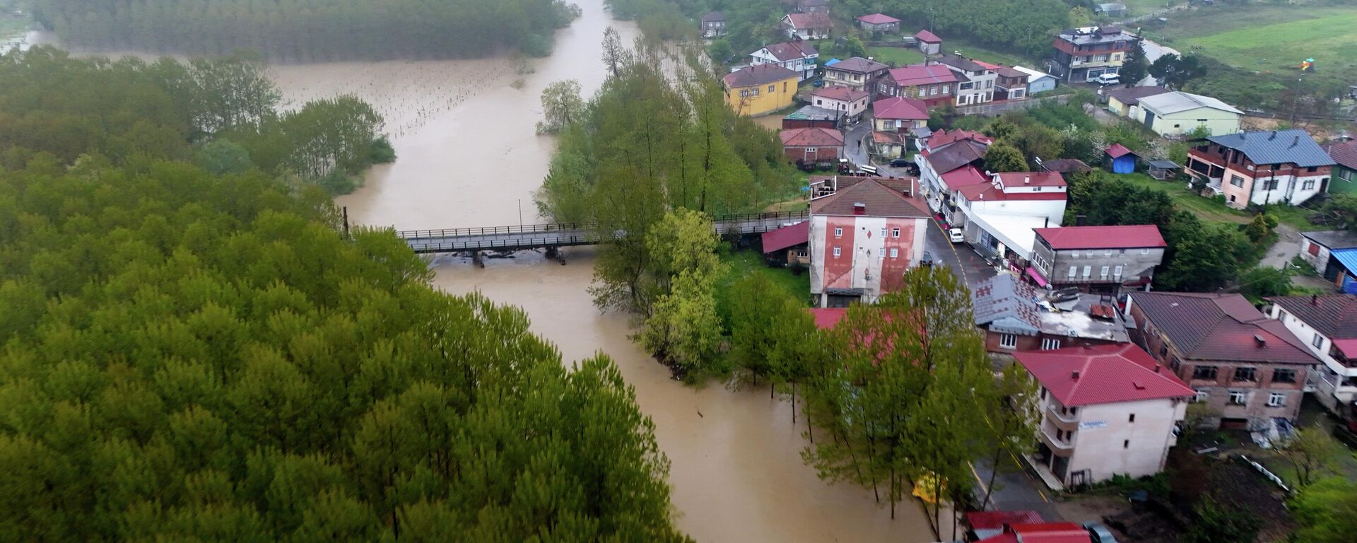 Sakarya’da Melen Nehri taştı: Yerleşim yerleri ve tarım arazileri sular altında - Sputnik Türkiye, 1920, 05.05.2026