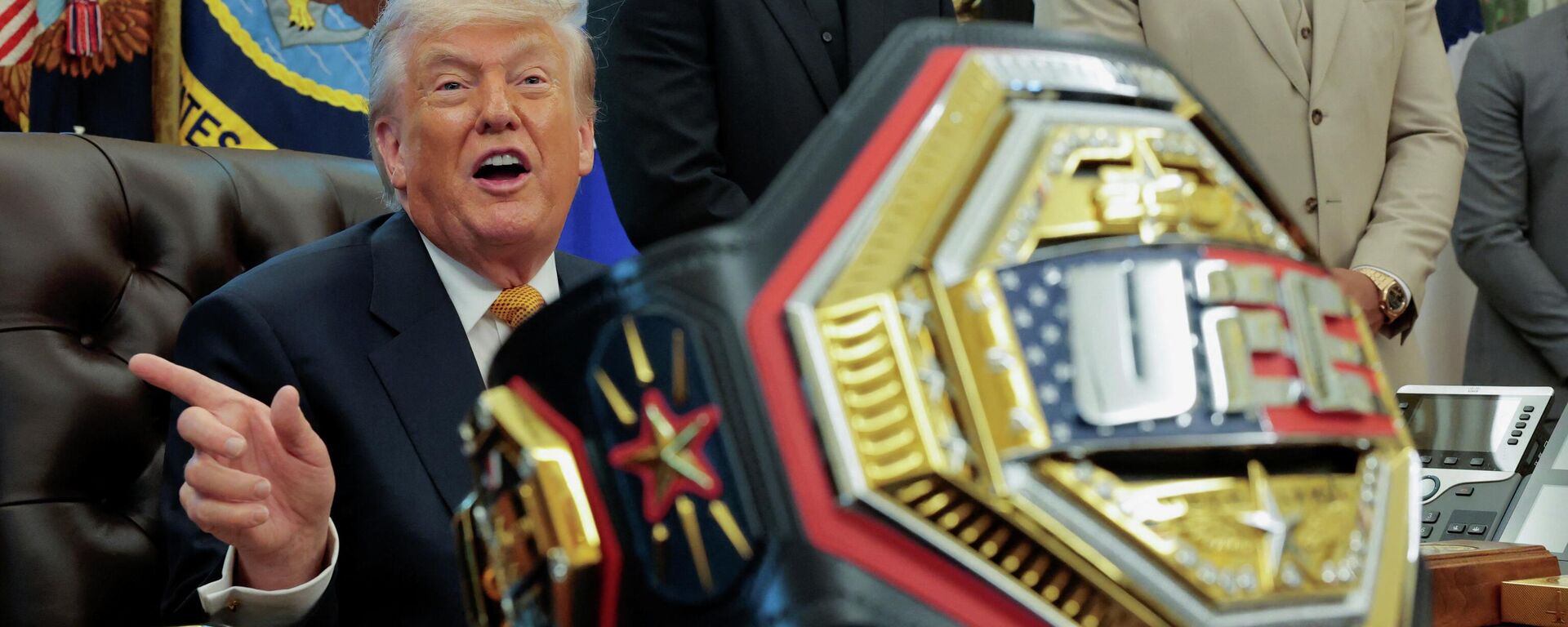 Trump, Beyaz Saray'da düzenlenecek UFC etkinliği için hazırlanan tasarımları gösterdi: 'Dünyanın en büyük gösterisi' - Sputnik Türkiye, 1920, 07.05.2026
