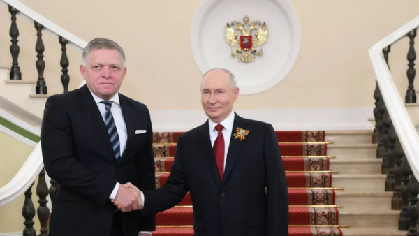 Rusya lideri Putin, Slovakya Başbakanı Fico'yu Kremlin'de kabul etti - Sputnik Türkiye