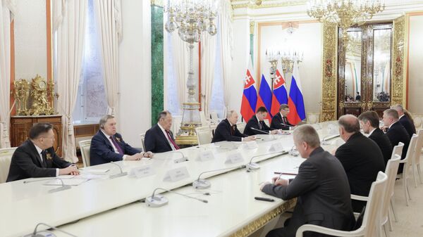 Rusya Devlet Başkanı Vladimir Putin ve Slovakya Başbakanı Robert Fico arasında Kremlin'de bir görüşme düzenlendi - Sputnik Türkiye