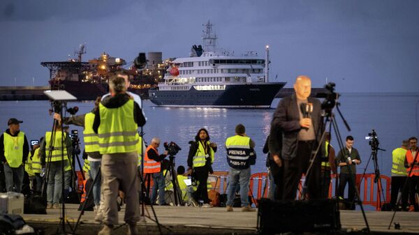 MV Hondius isimli yolcu gemisi Kanarya Adaları’ndaki Tenerife’de bulunan Granadilla Limanı’na ulaştı - Sputnik Türkiye