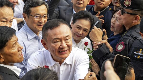 Eski Tayland Başbakanı Thaksin Shinawatra şartlı tahliye ile serbest bırakıldı - Sputnik Türkiye