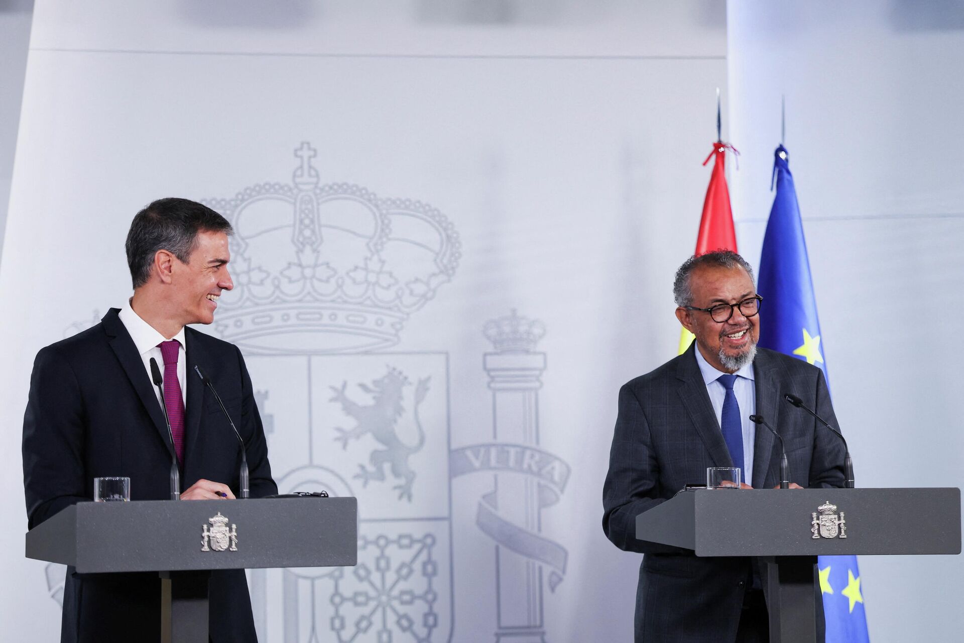  İspanya Başbakanı Pedro Sanchez, DSÖ Genel Direktörü Tedros - Sputnik Türkiye, 1920, 12.05.2026