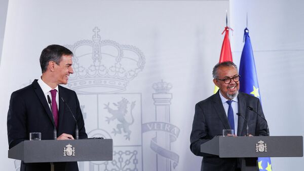  İspanya Başbakanı Pedro Sanchez, DSÖ Genel Direktörü Tedros - Sputnik Türkiye
