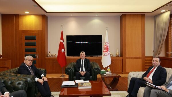 Bakan Ömer Bolat - Rus Büyükelçi Sergey Verşinin görüşmesi - Sputnik Türkiye