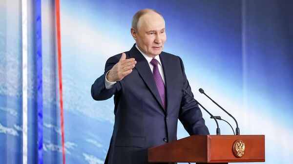 Президент Владимир Путин посетил Московский институт теплотехники - Sputnik Türkiye