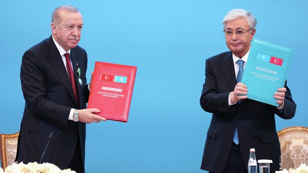 Erdoğan: Kazakistan'dan daha fazla miktarda petrolü ülkemiz üzerinden dünya pazarlarına ulaştırmayı arzu ediyoruz - Sputnik Türkiye