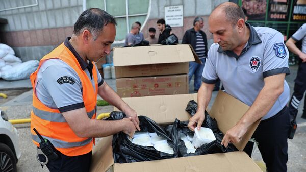 Antalya'da otobüs bagajından 1 ton yoğurt çıktı - Sputnik Türkiye